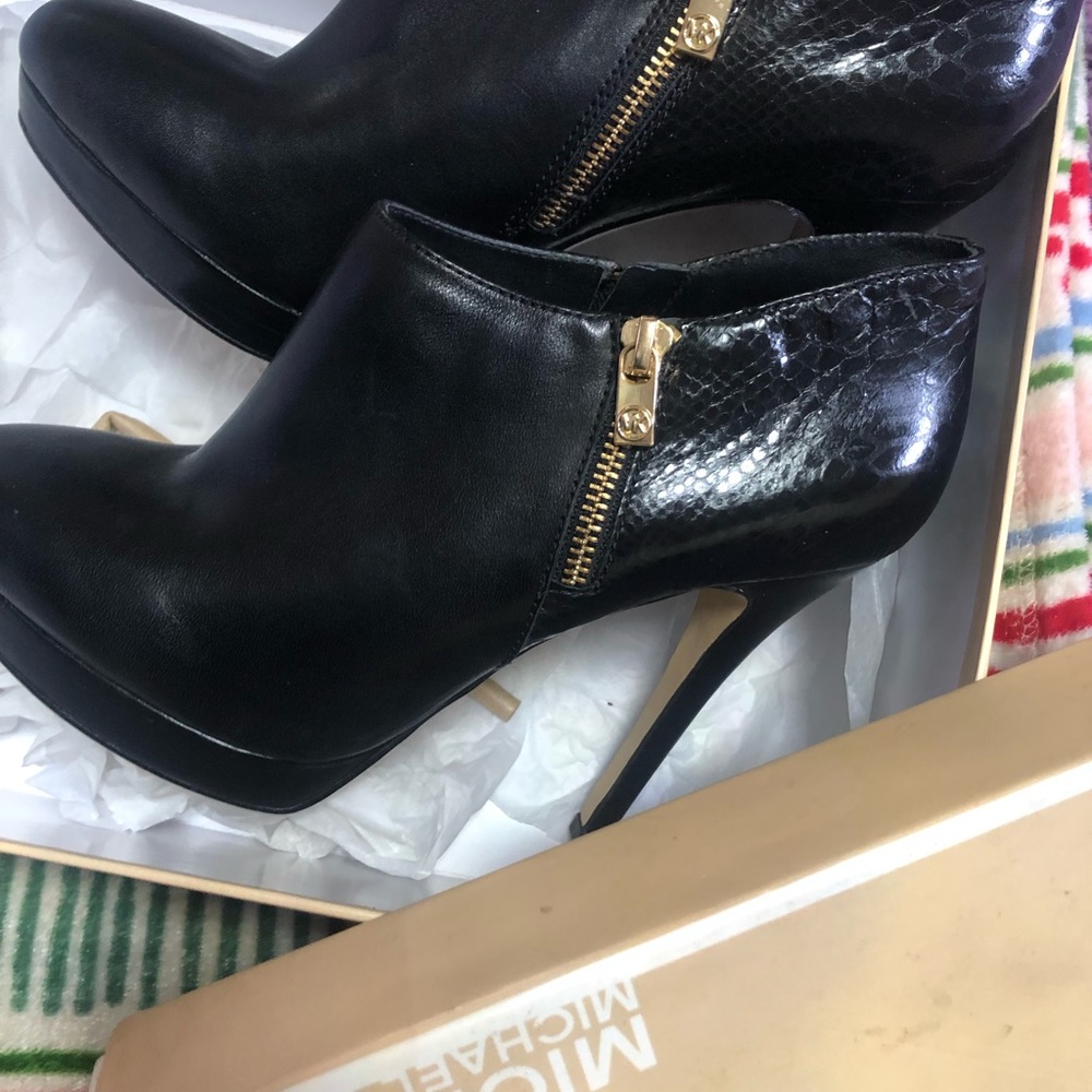 Designer Alligator platform Booties - Picture 4 of 9